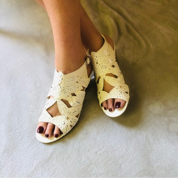 XOXO Sandals - Sahara - Size 9M